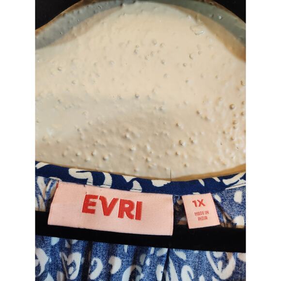 EVRI Women's Blue & White Leopard Heart Print 3/4 Sleeve Ruffle Blouse Size 1X‎ - Picture 4 of 7